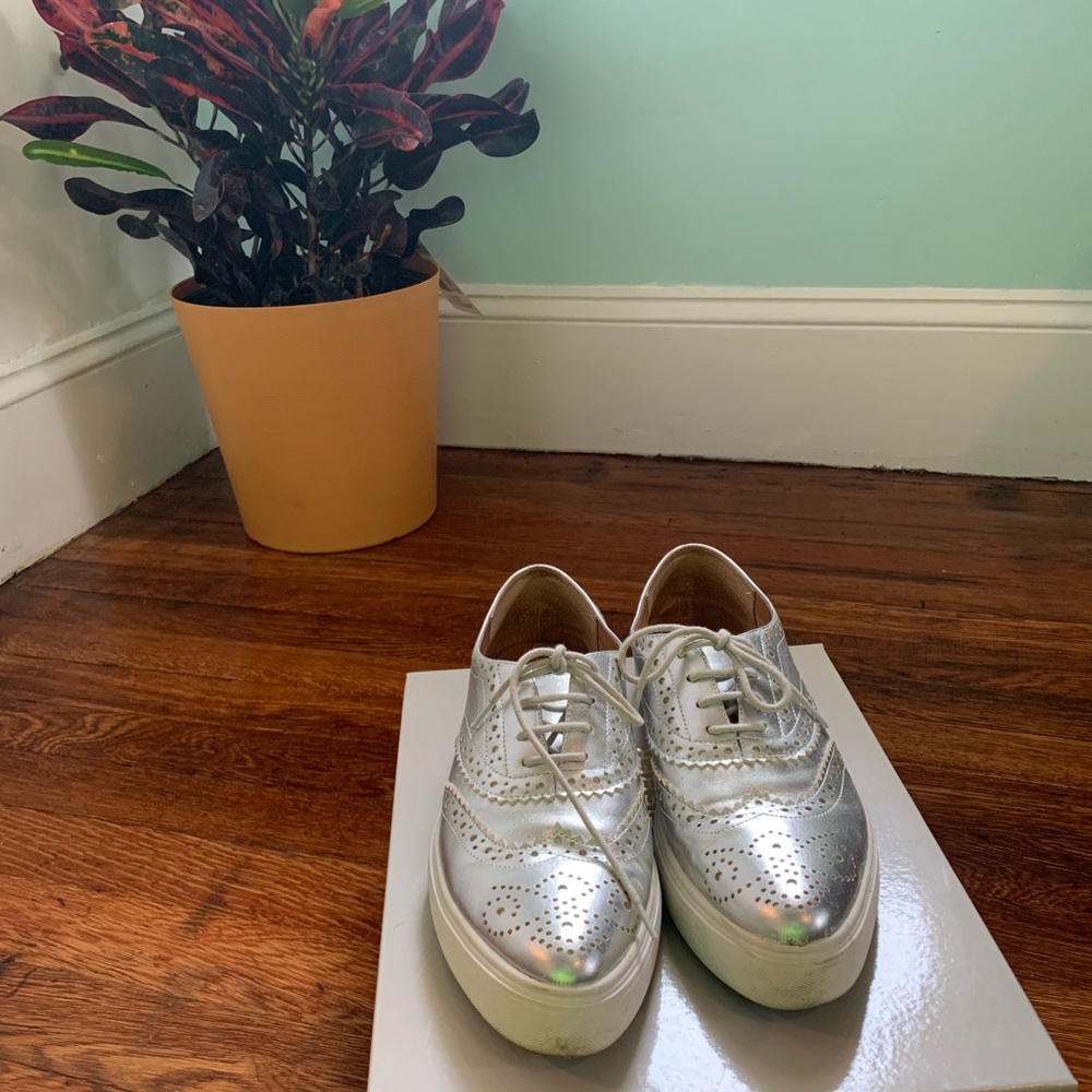 Metallic sneaker - Picture 3 of 5